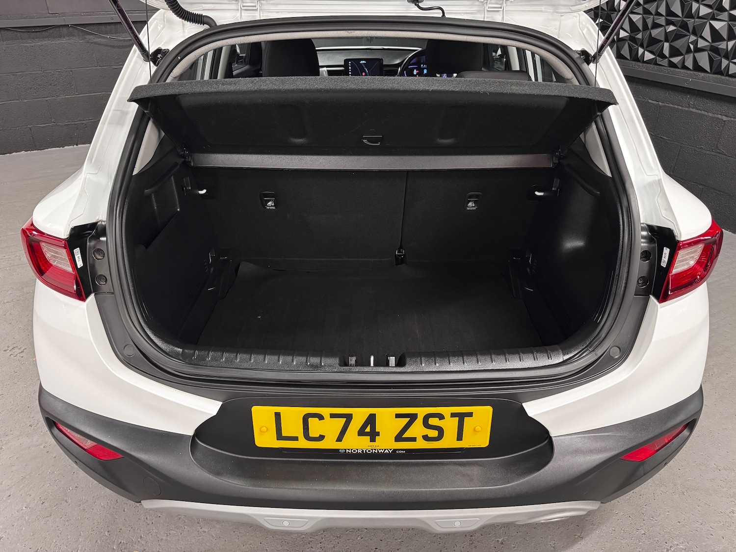 Used Kia Stonic 2024 for sale - 78035808: Photo 20