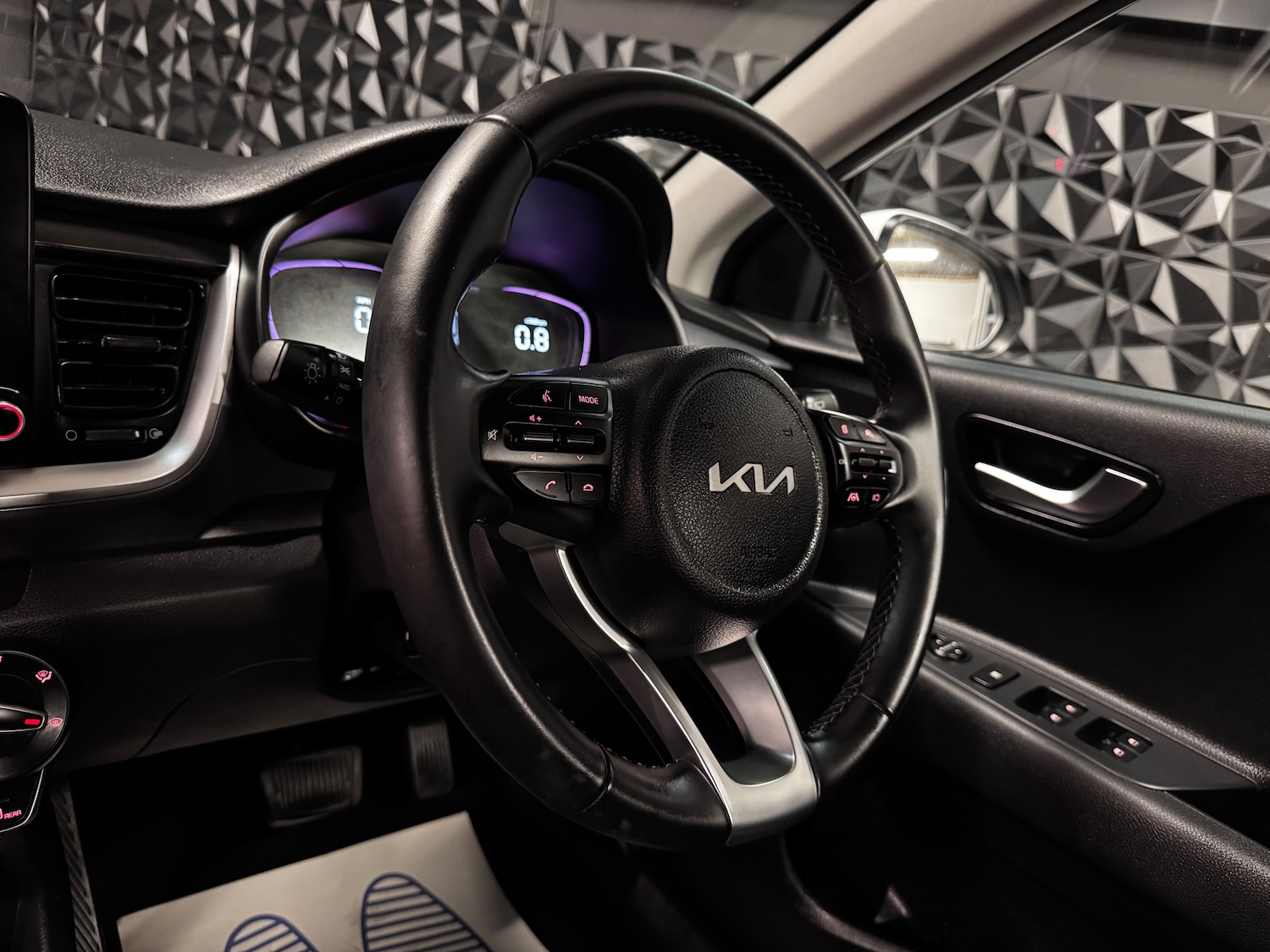 Used Kia Stonic 2024 for sale - 78035808: Photo 24