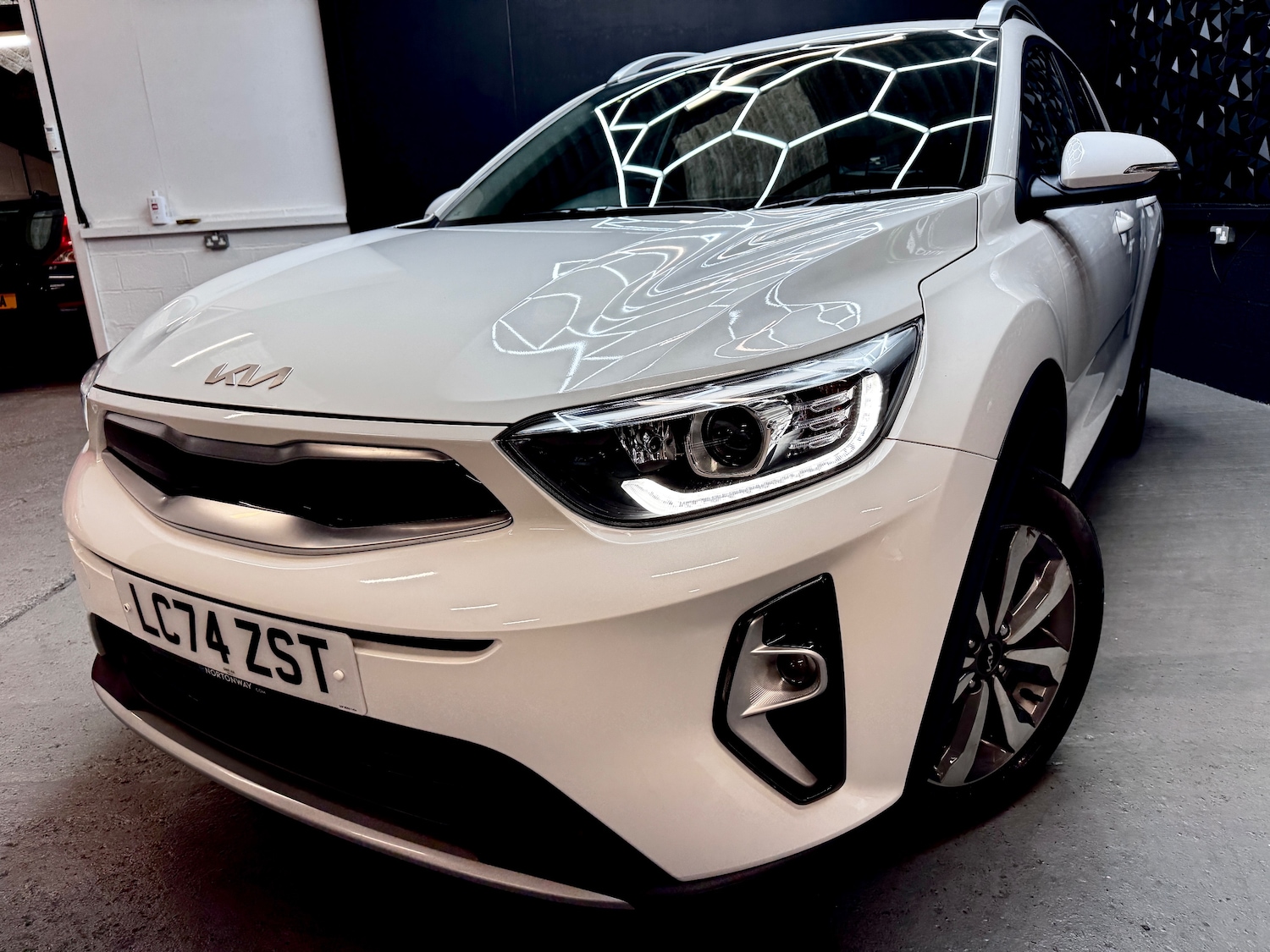 Used Kia Stonic 2024 for sale - 78035808: Photo 30