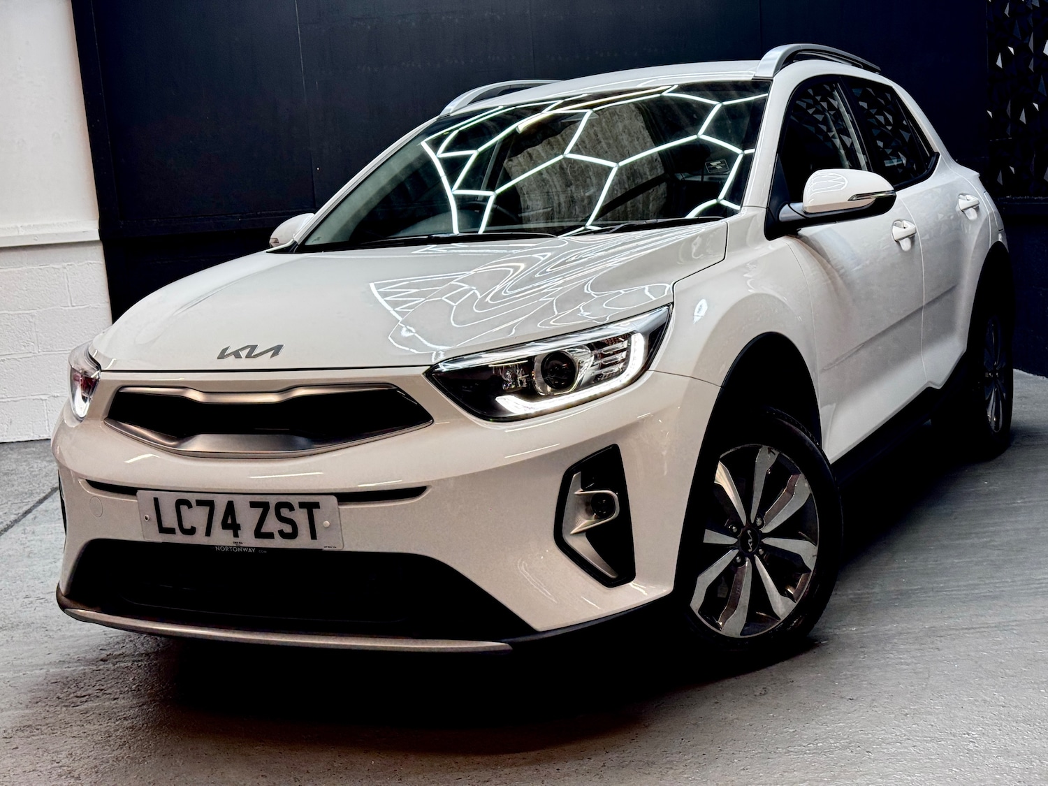 Used Kia Stonic 2024 for sale - 78035808: Photo 31