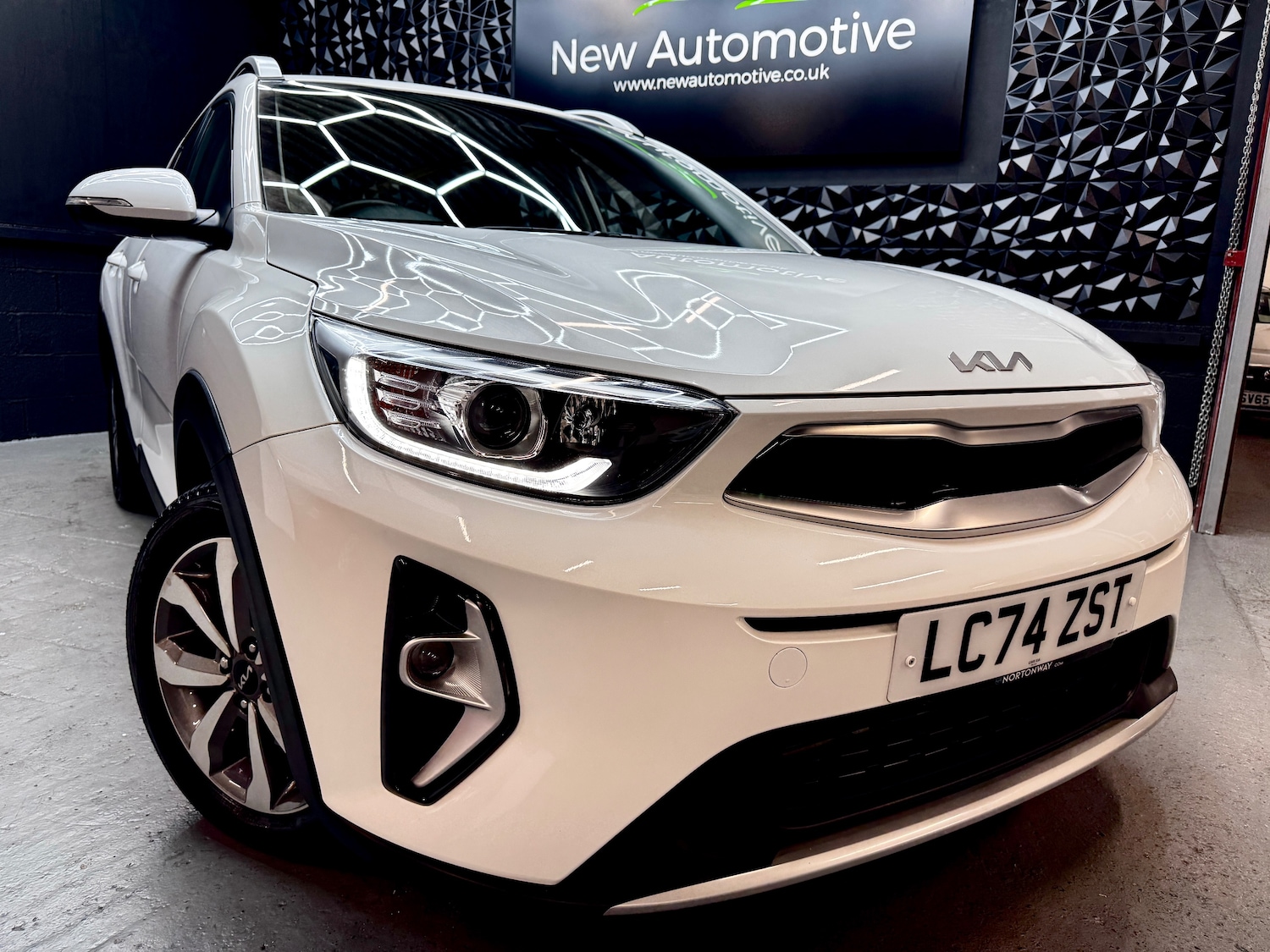 Used Kia Stonic 2024 for sale - 78035808: Photo 9