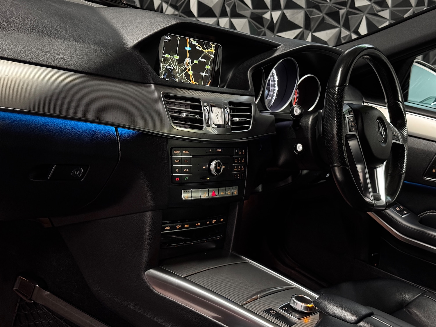 Used Mercedes-Benz E Class 2015 for sale - 78035839: Photo 12