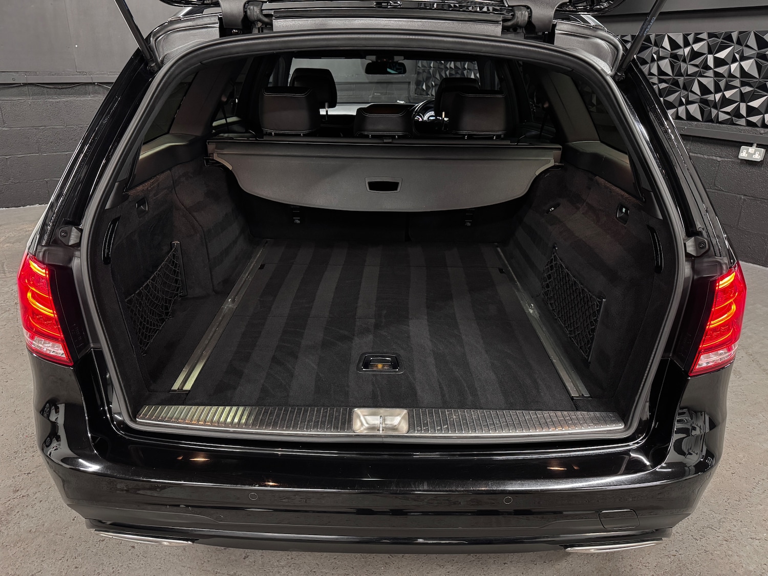 Used Mercedes-Benz E Class 2015 for sale - 78035839: Photo 3