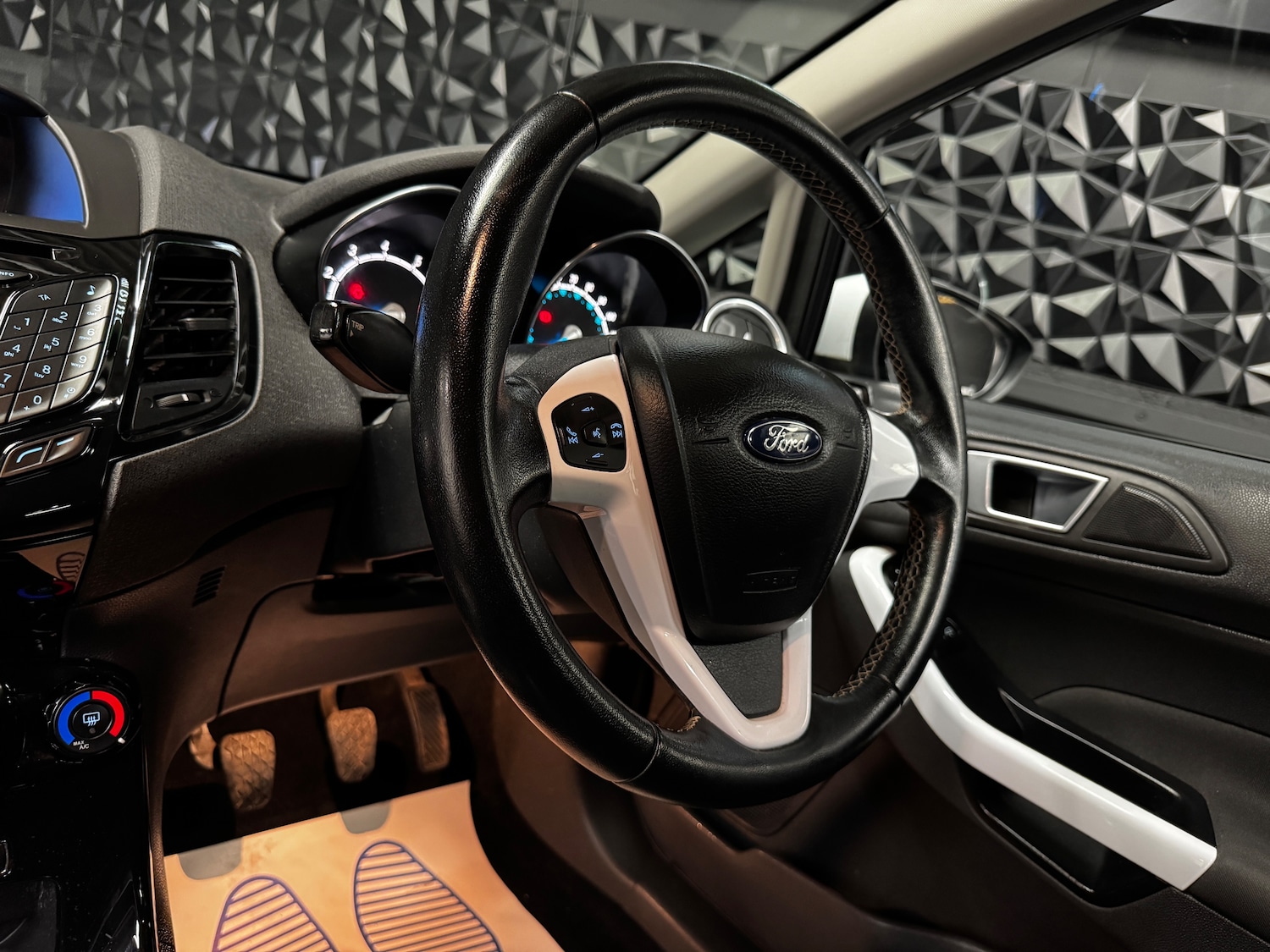 Used Ford Fiesta 2016 for sale - 78207046: Photo 6