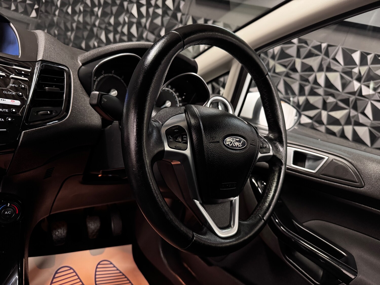 Used Ford Fiesta 2014 for sale - 78118135: Photo 56