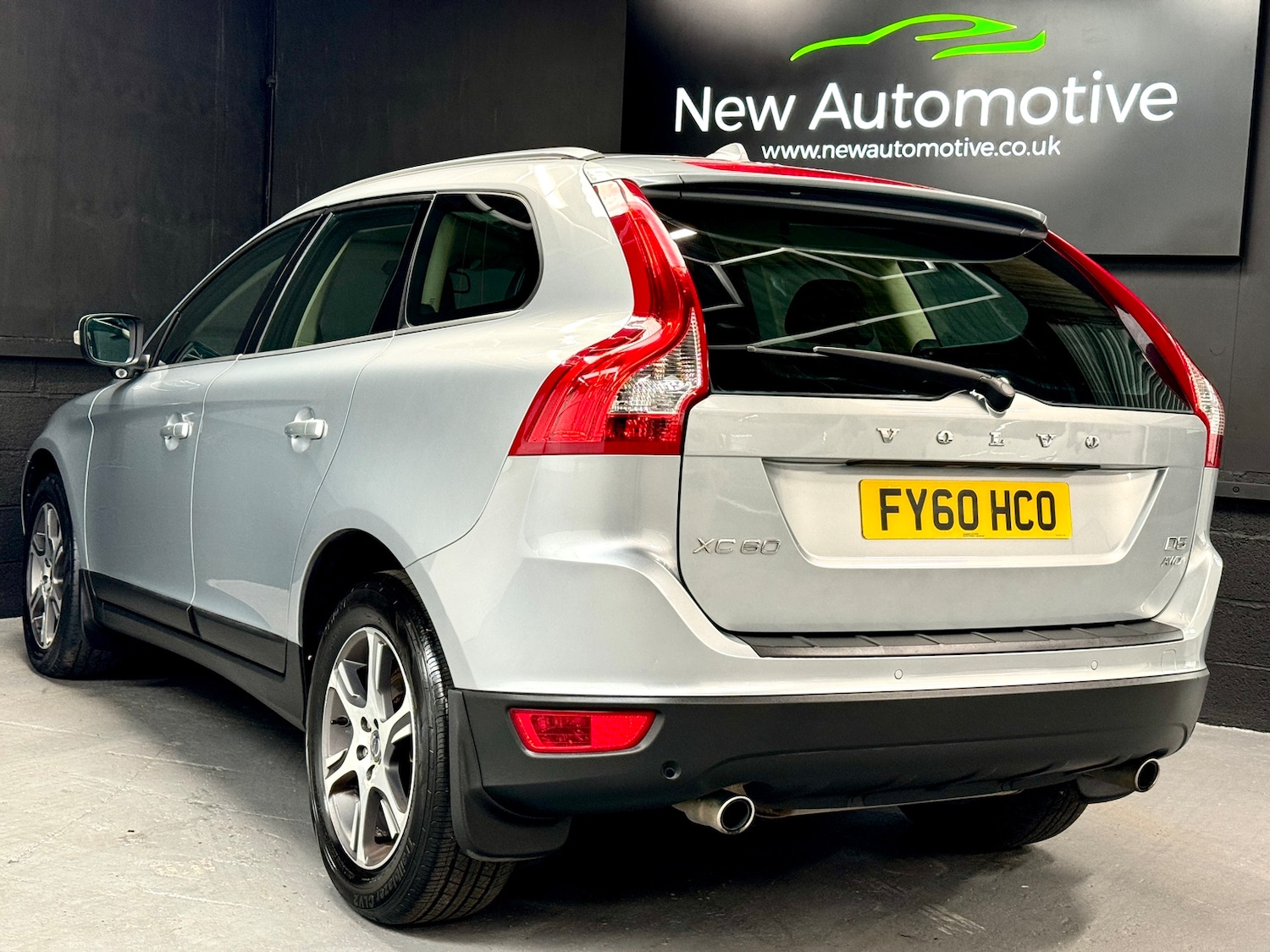 Used Volvo XC60 2010 for sale - 78035833: Photo 2