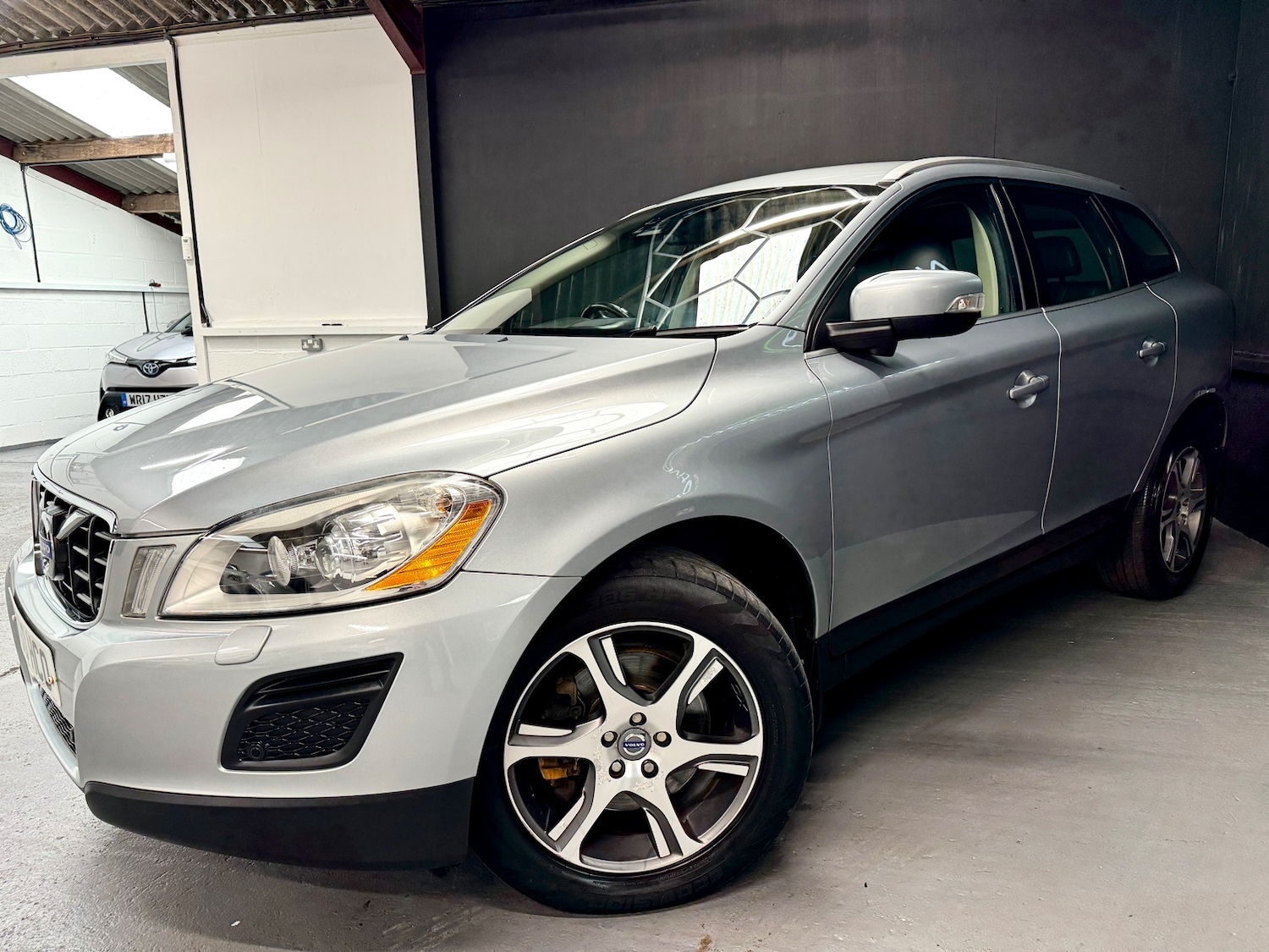 Used Volvo XC60 2010 for sale - 78035833: Photo 33