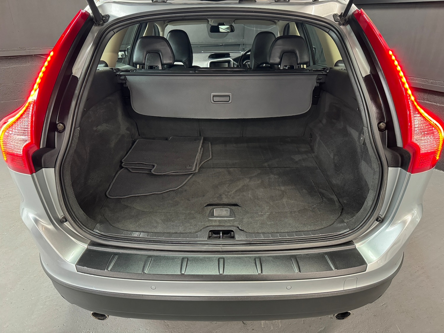 Used Volvo XC60 2010 for sale - 78035833: Photo 53