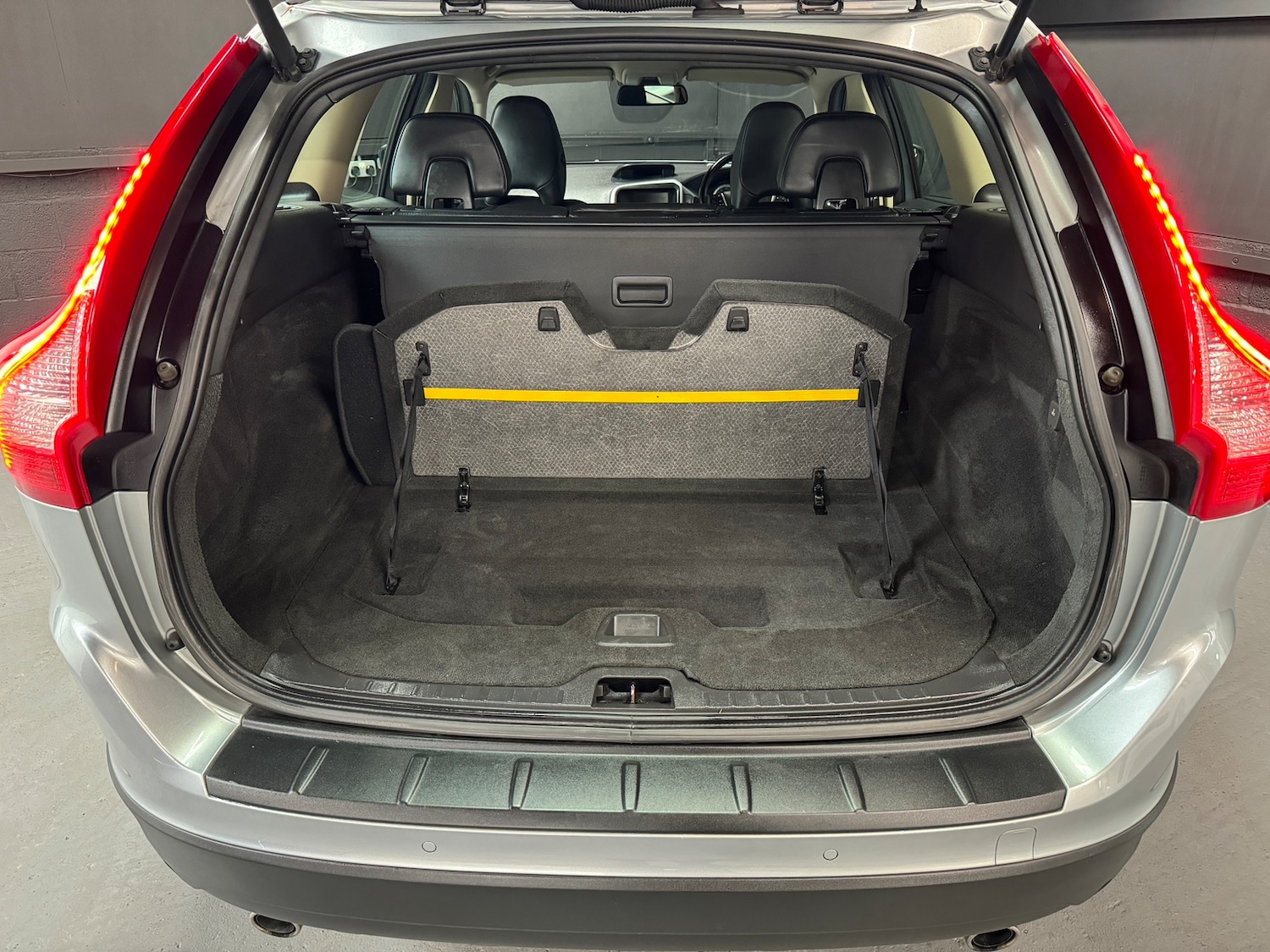 Used Volvo XC60 2010 for sale - 78035833: Photo 55