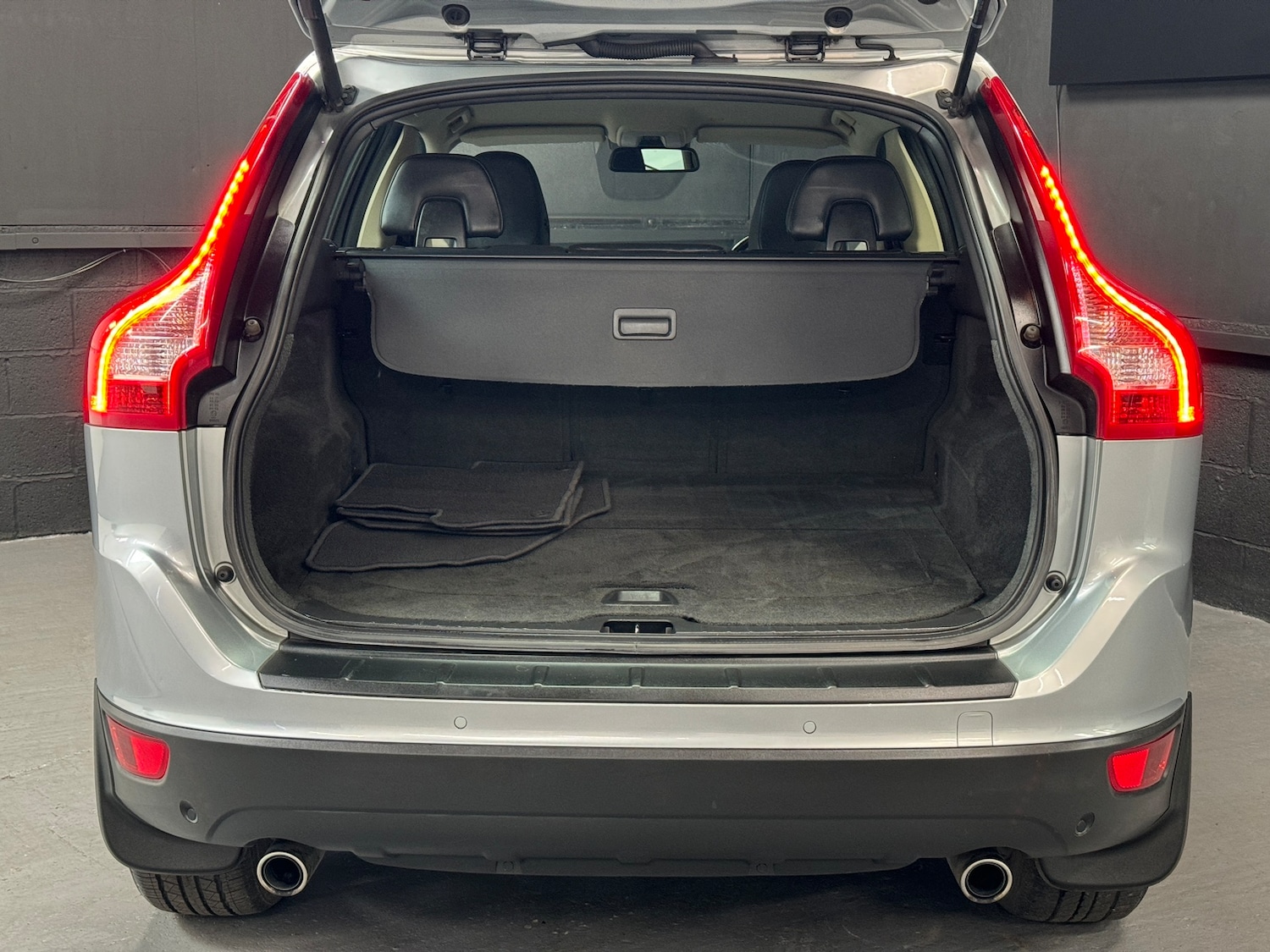 Used Volvo XC60 2010 for sale - 78035833: Photo 6