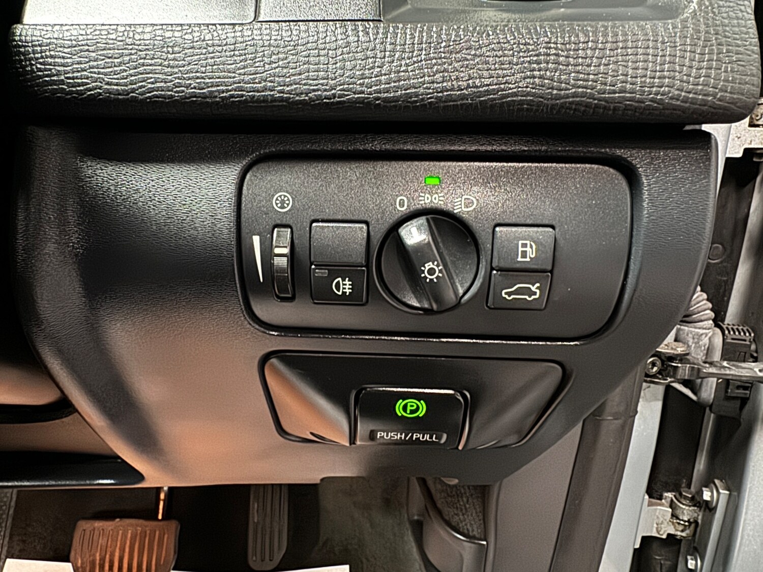 Used Volvo XC60 2010 for sale - 78035833: Photo 60