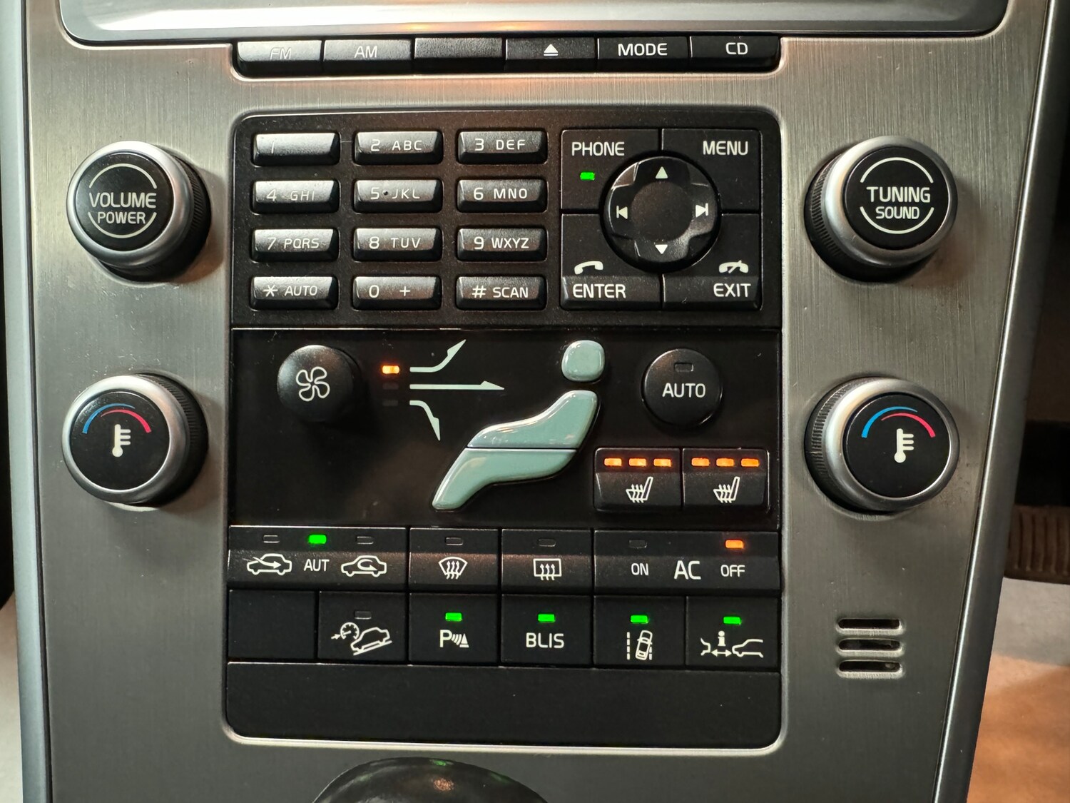 Used Volvo XC60 2010 for sale - 78035833: Photo 72