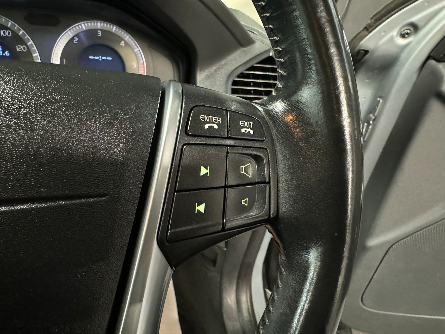 Used Volvo XC60 2010 for sale - 78035833: Photo 74