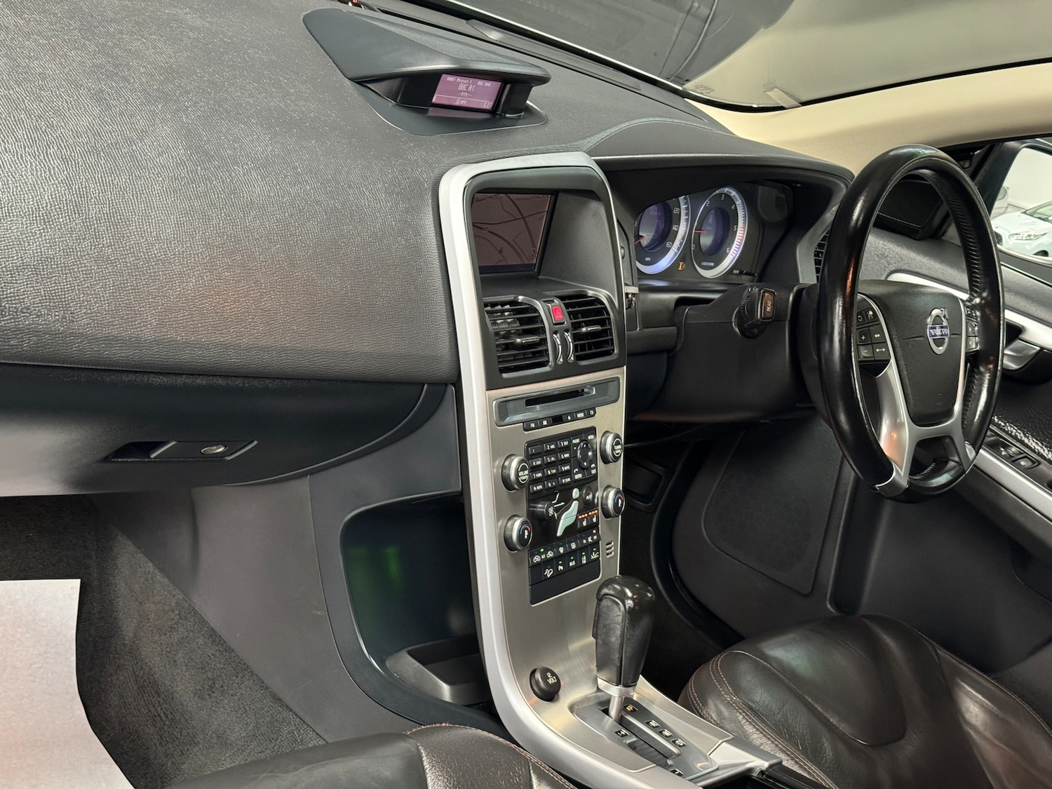 Used Volvo XC60 2010 for sale - 78035833: Photo 79