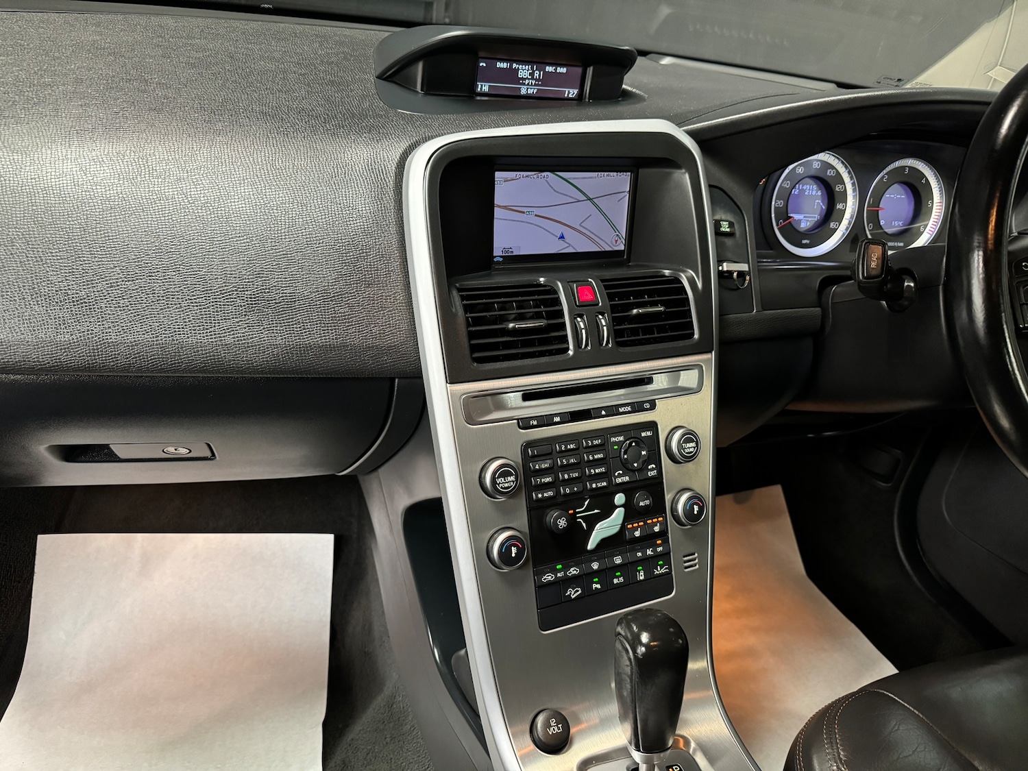 Used Volvo XC60 2010 for sale - 78035833: Photo 86