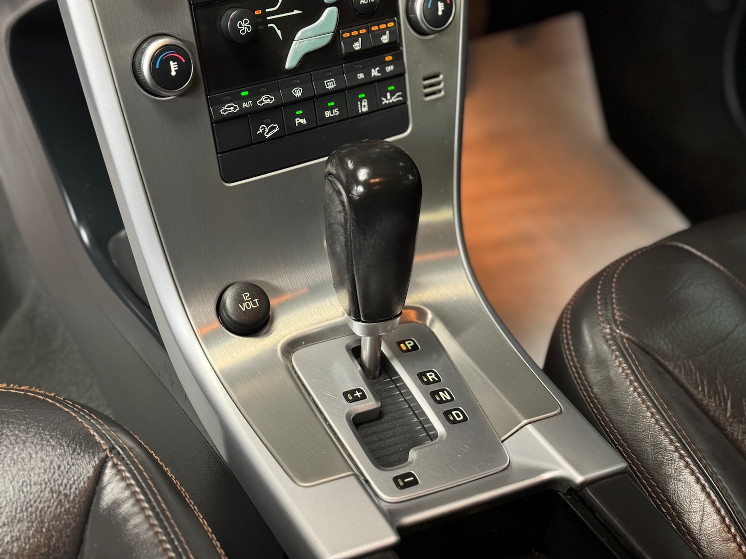 Used Volvo XC60 2010 for sale - 78035833: Photo 87