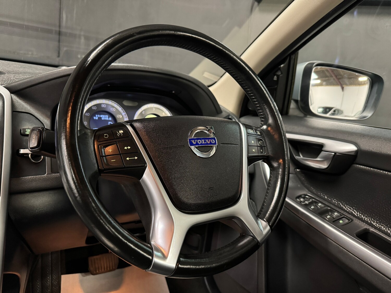 Used Volvo XC60 2010 for sale - 78035833: Photo 88