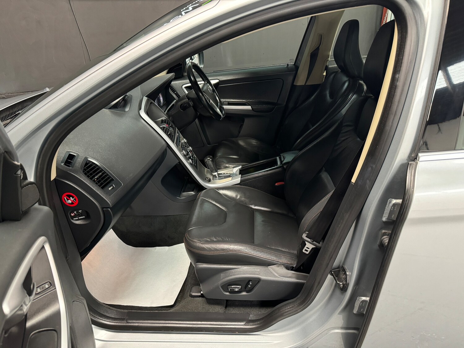 Used Volvo XC60 2010 for sale - 78035833: Photo 89