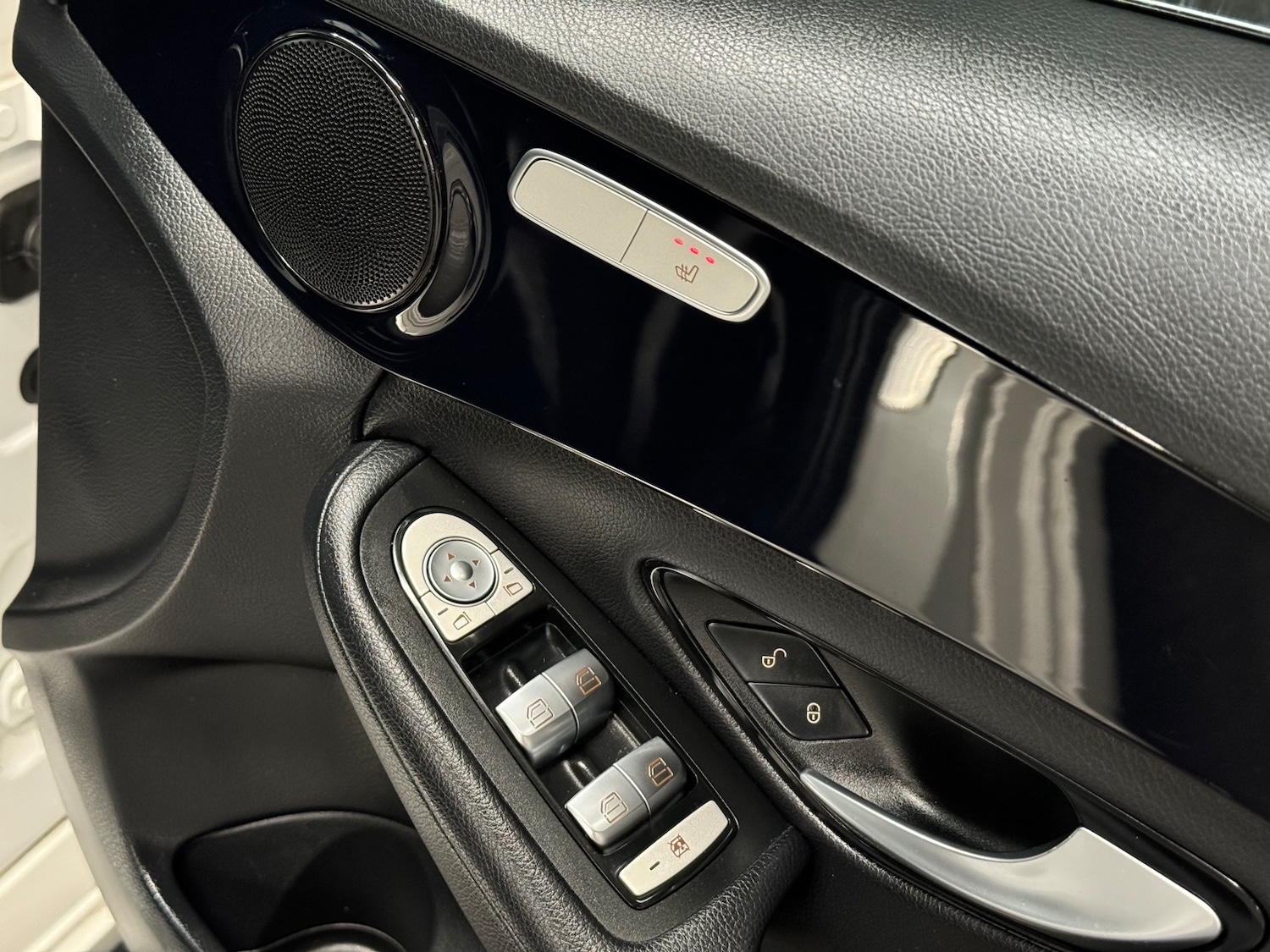 Used Mercedes-Benz C Class 2017 for sale - 78035838: Photo 4