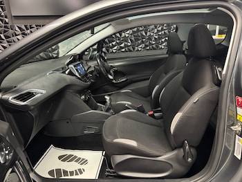 Used Peugeot 208 2015 for sale - 79184653: Photo
