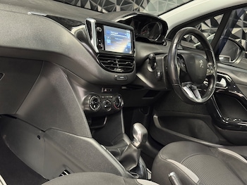 Used Peugeot 208 2015 for sale - 79184653: Photo