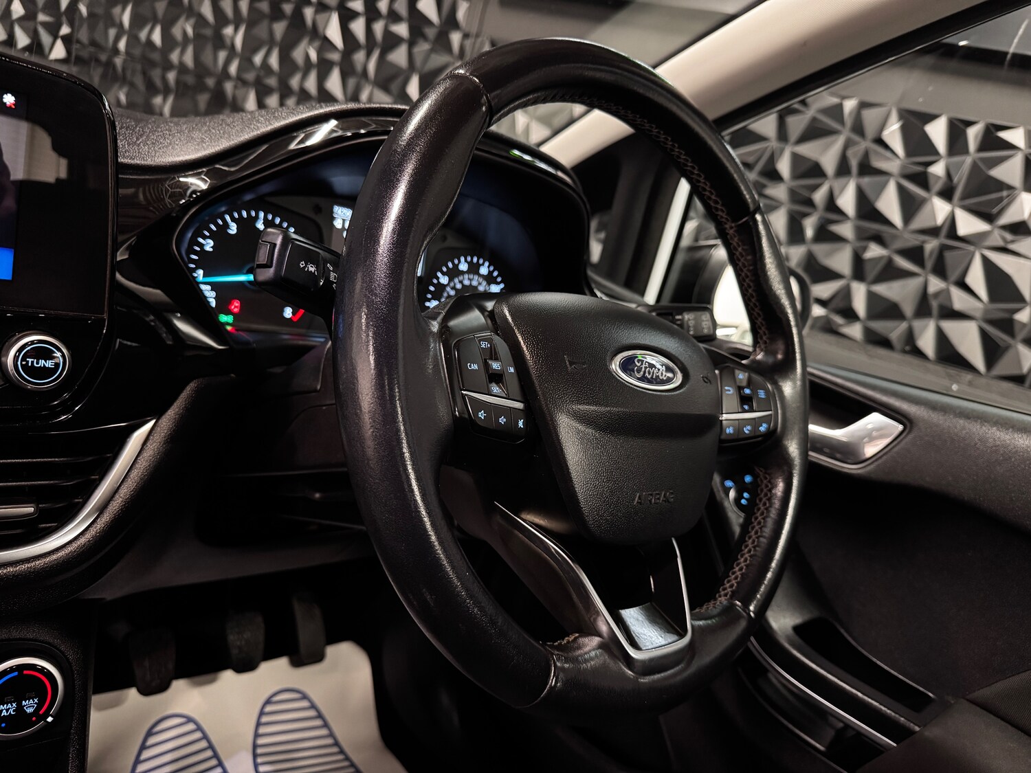 Used Ford Fiesta 2018 for sale - 78035812: Photo 37