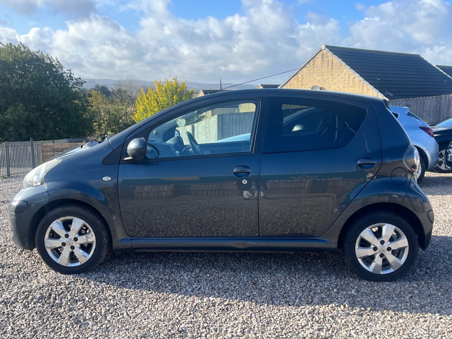 Used Toyota AYGO 2011 for sale - 76882861: Photo 4