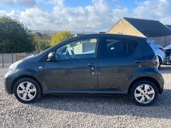 Used Toyota AYGO 2011 for sale - 76882861: Photo