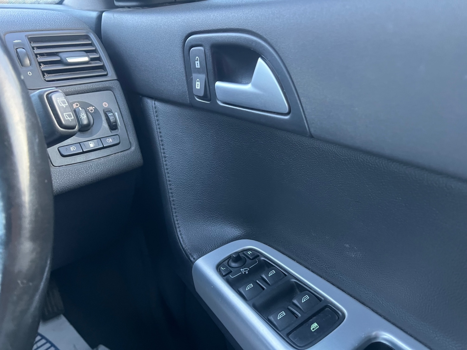 Used Volvo V50 2011 for sale - 77268175: Photo 17