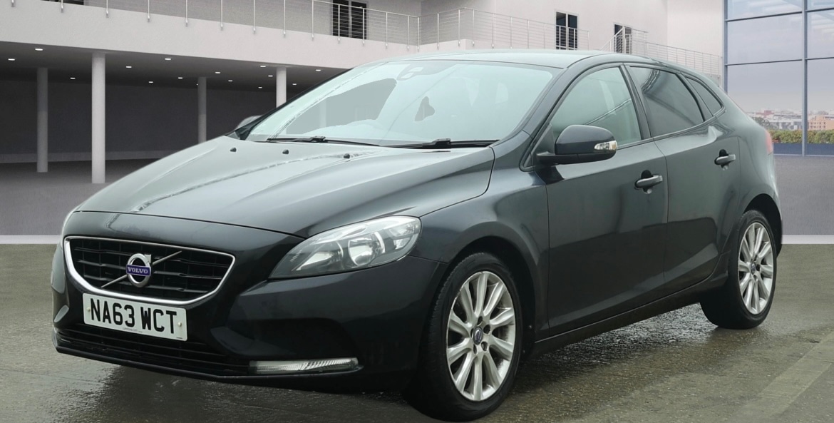 Used Volvo V40 2013 for sale - 77312459: Photo 2