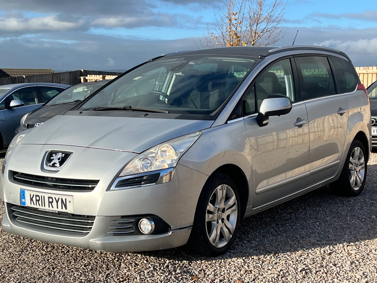 Used Peugeot 5008 2011 for sale - 76527593: Photo 1