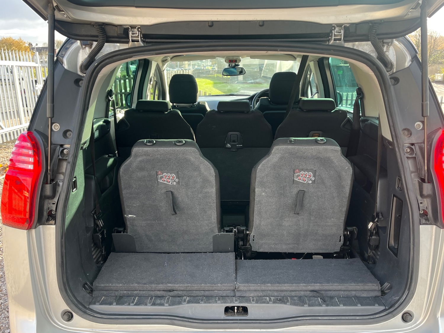 Used Peugeot 5008 2011 for sale - 76527593: Photo 11