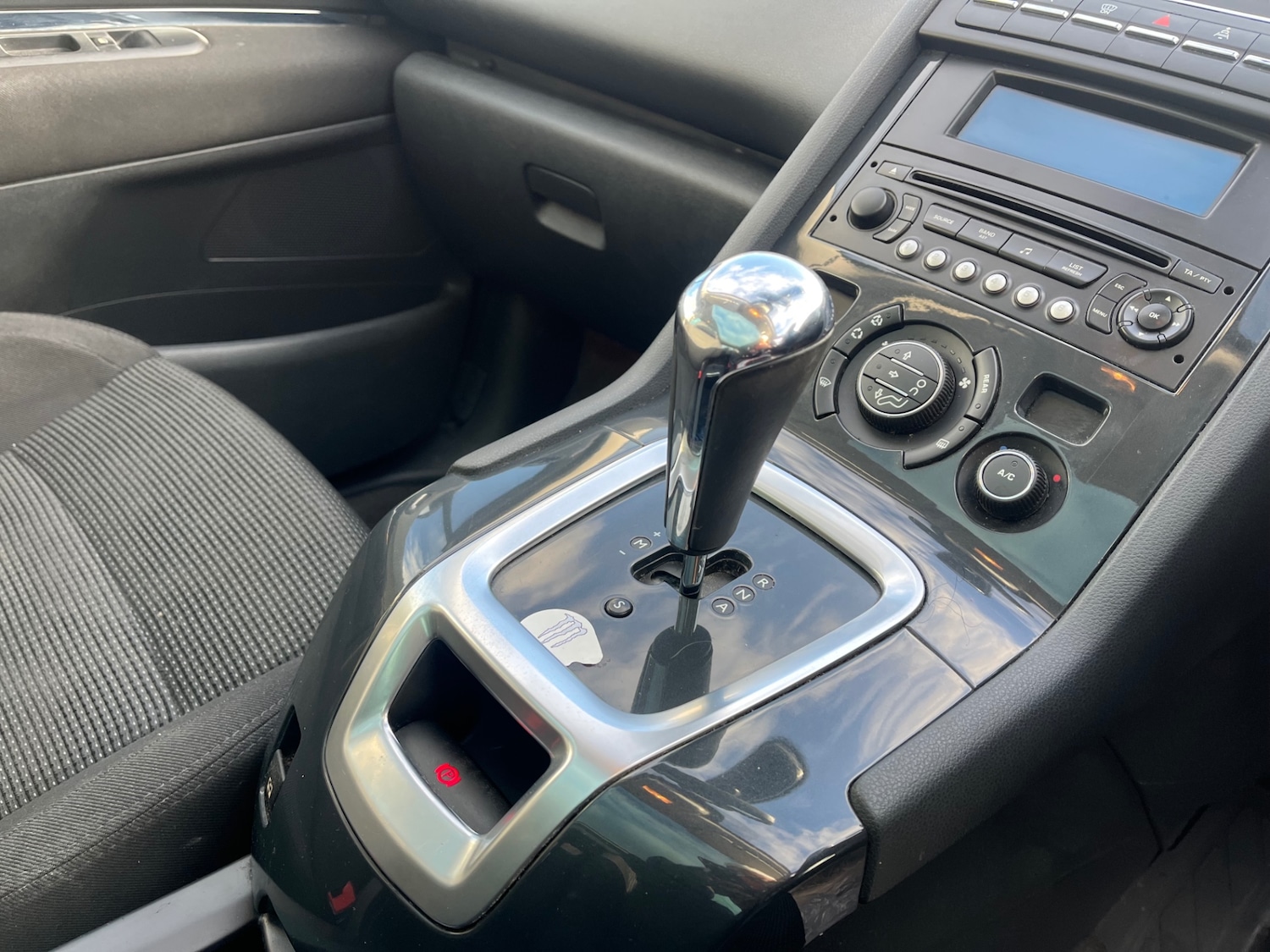 Used Peugeot 5008 2011 for sale - 76527593: Photo 16