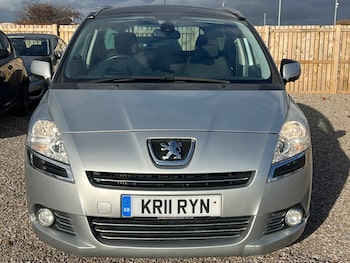 Used Peugeot 5008 2011 for sale - 76527593: Photo