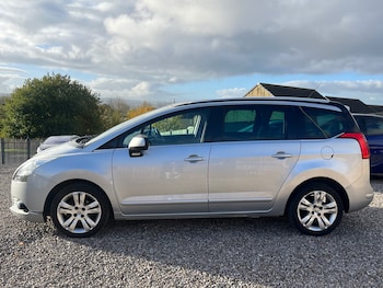 Used Peugeot 5008 2011 for sale - 76527593: Photo