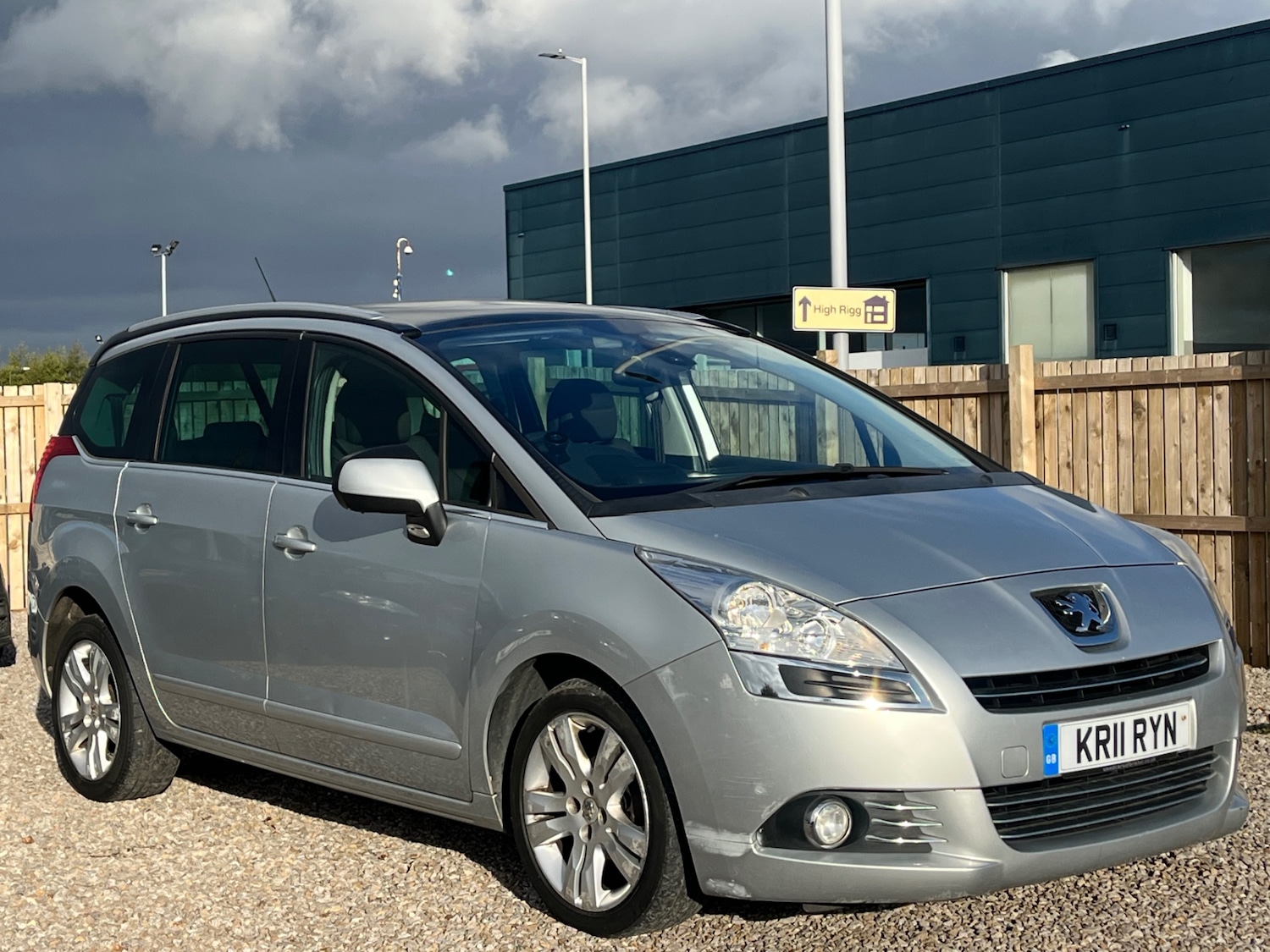 Used Peugeot 5008 2011 for sale - 76527593: Photo 4