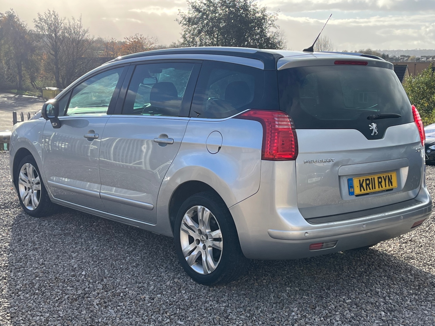 Used Peugeot 5008 2011 for sale - 76527593: Photo 5