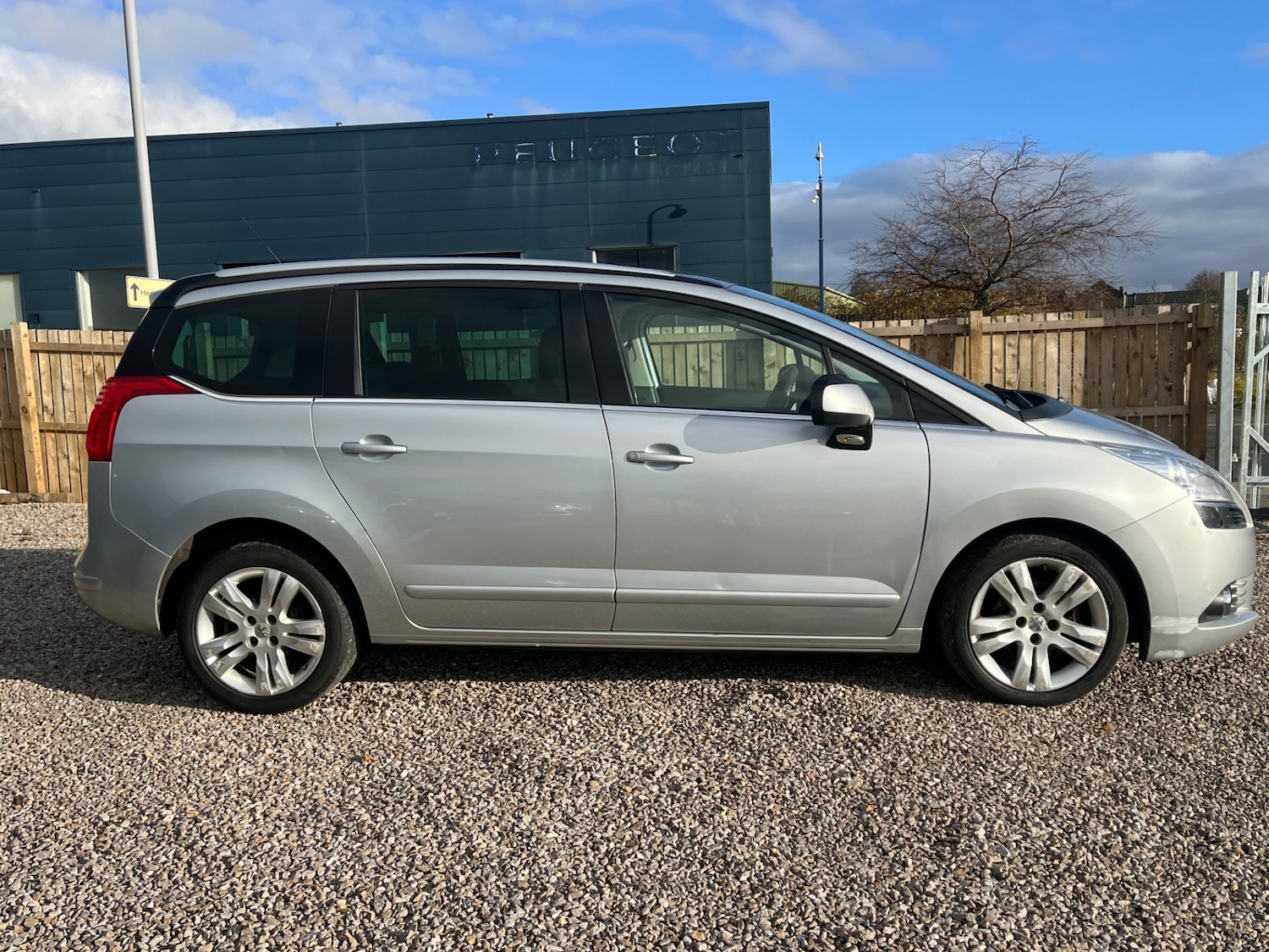 Used Peugeot 5008 2011 for sale - 76527593: Photo 8