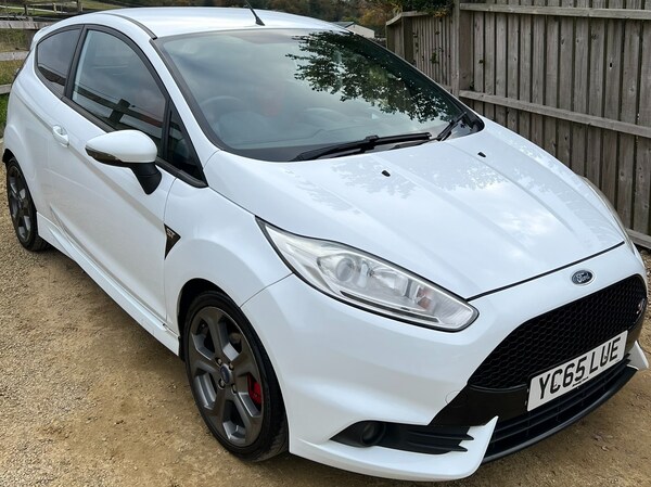 Used Ford Fiesta 2015 for sale - 76162427: Photo 1