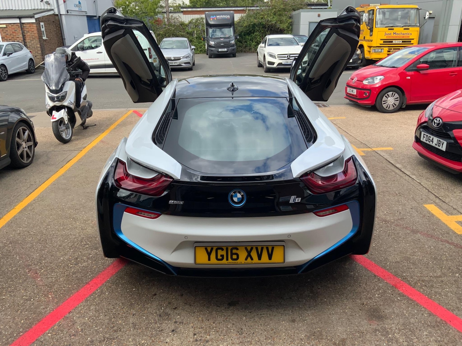 Used BMW i8 2016 for sale - 76137813: Photo 2