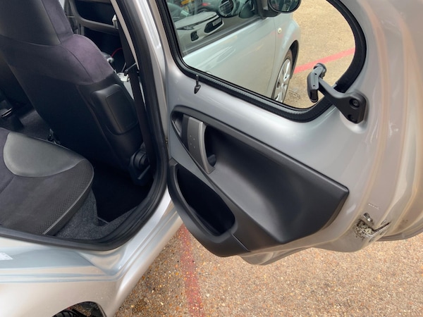 Used Toyota AYGO 2012 for sale - 76152929: Photo 10