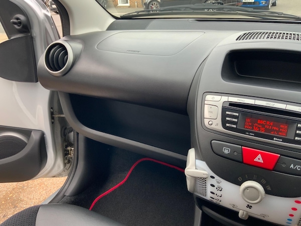 Used Toyota AYGO 2012 for sale - 76152929: Photo 5