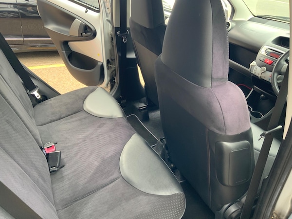 Used Toyota AYGO 2012 for sale - 76152929: Photo 6