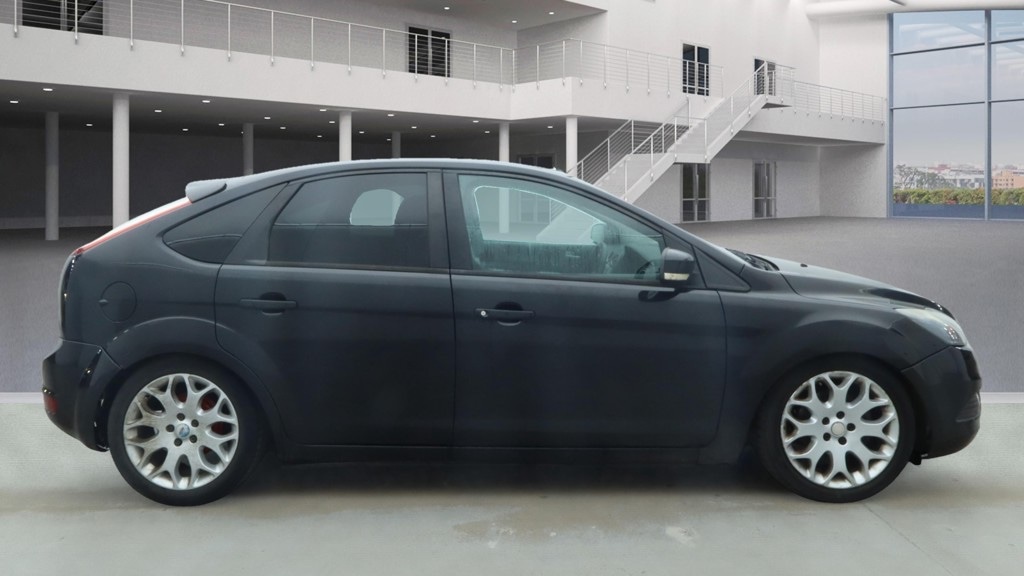 Used Ford Focus 2010 for sale - 76684571: Photo 5