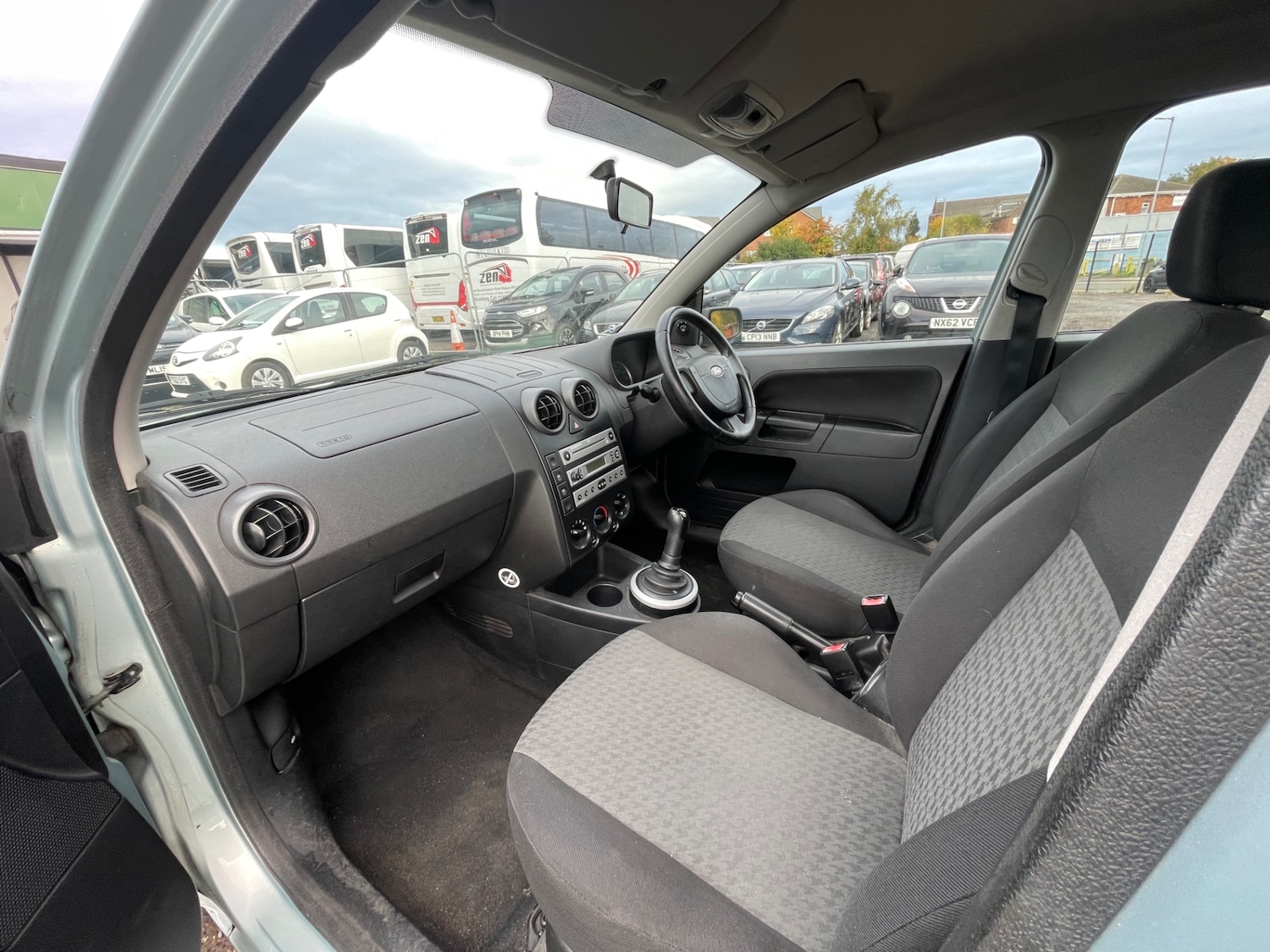 Used Ford Fusion 2004 for sale - 76309549: Photo 11