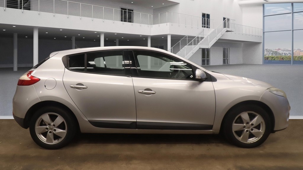 Used Renault Megane 2011 for sale - 77459873: Photo 5