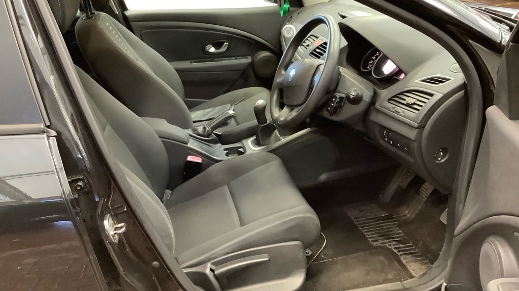 Used Renault Megane 2010 for sale - 77460068: Photo 9