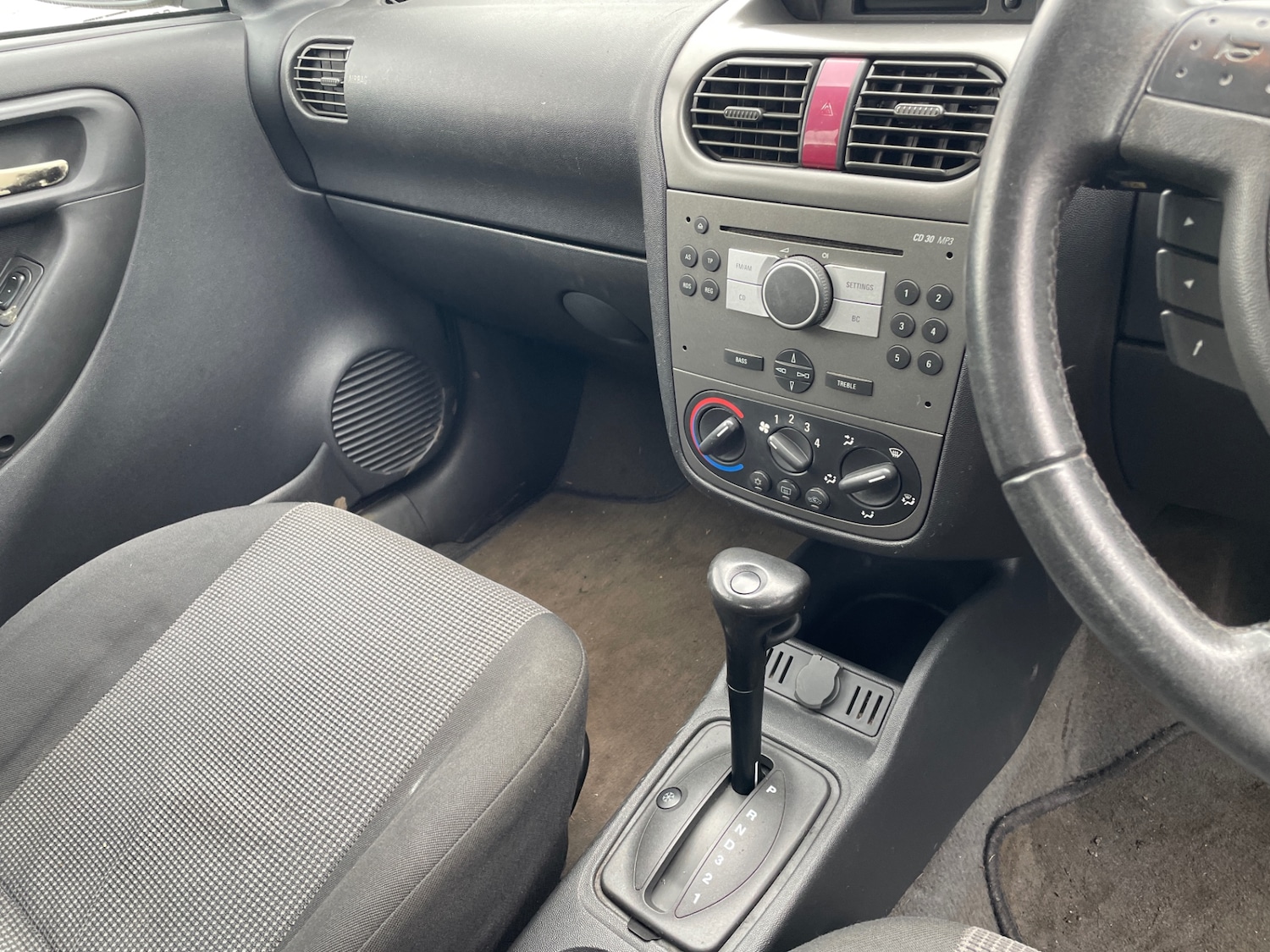 Used Vauxhall Corsa 2005 for sale - 77635378: Photo 15