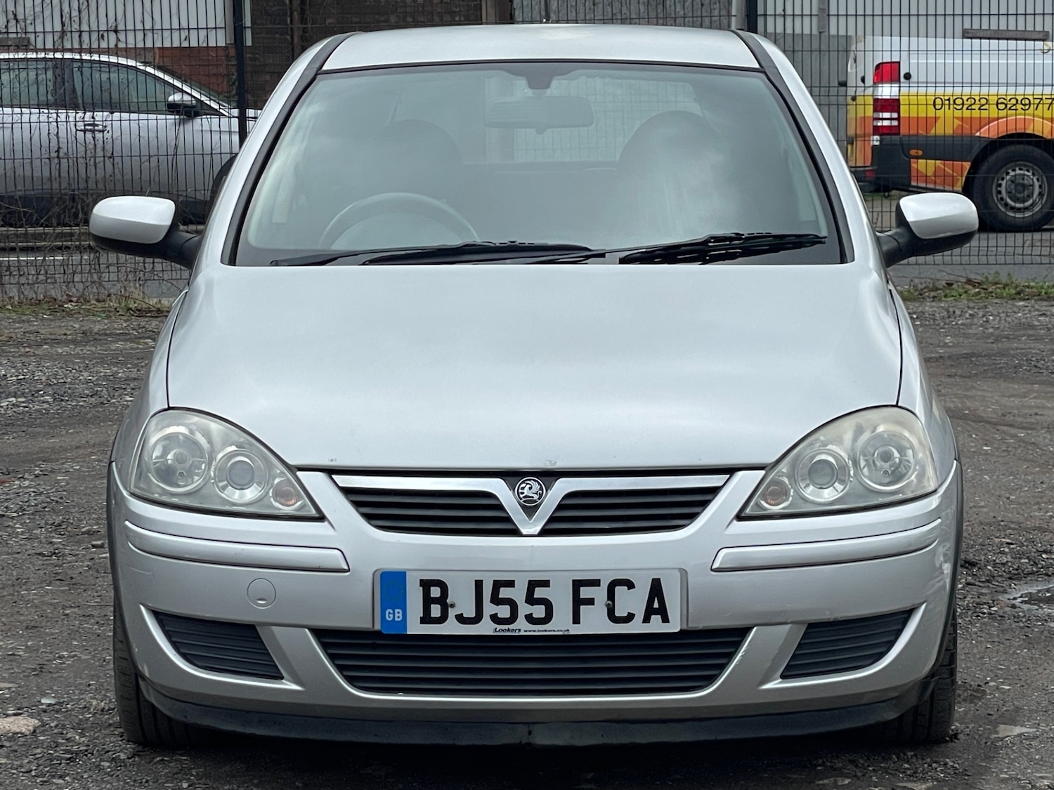 Used Vauxhall Corsa 2005 for sale - 77635378: Photo 2