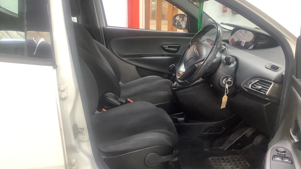 Used Chrysler Ypsilon 2013 for sale - 78197152: Photo 9